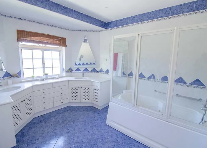 Lira Villa