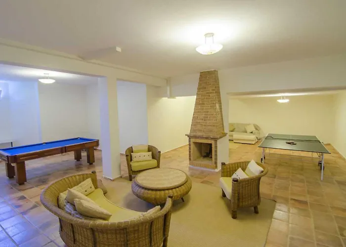 Lira Villa
