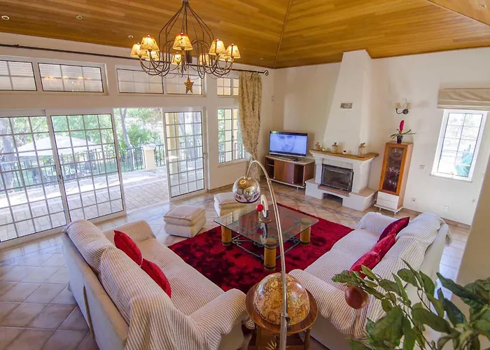Lira Villa