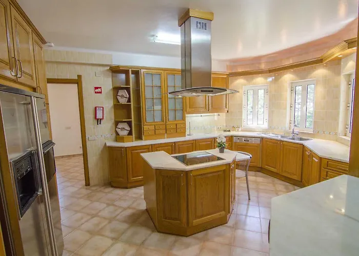 Lira Villa Almancil